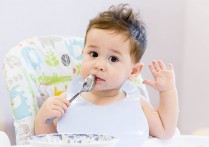 宝宝几岁才能吃大人的饭菜？