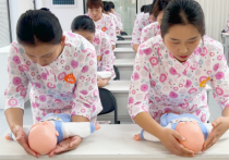 为什么选择当月嫂作为职业