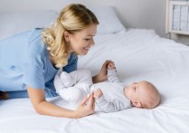 宝宝到了厌奶期，育儿嫂要怎么帮宝宝度过厌奶期？