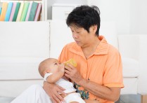 新生儿溢奶应该如何处理？