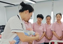 想学月嫂和育婴师哪个比较好？有什么区别？
