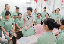 年轻人做月嫂合适吗？